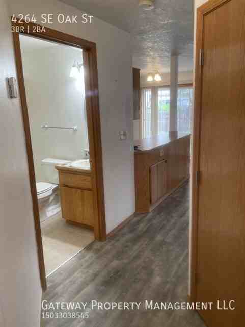 4264 Se Oak St - Photo 2 of 19