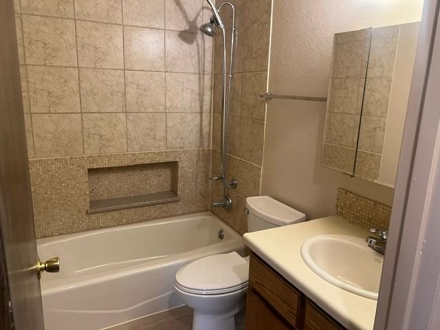 1902 E 22nd St #1 - Photo 6 of 21
