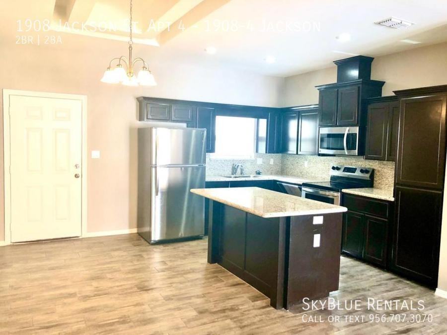 1908 Jackson St Apt 4 - Photo 3 of 13