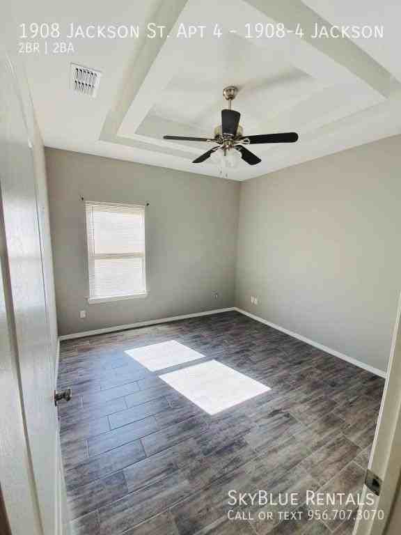 1908 Jackson St Apt 4 - Photo 4 of 13