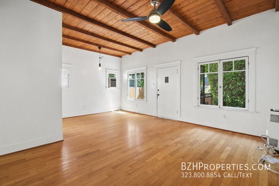 2515 Elsinore St - Photo 2 of 16