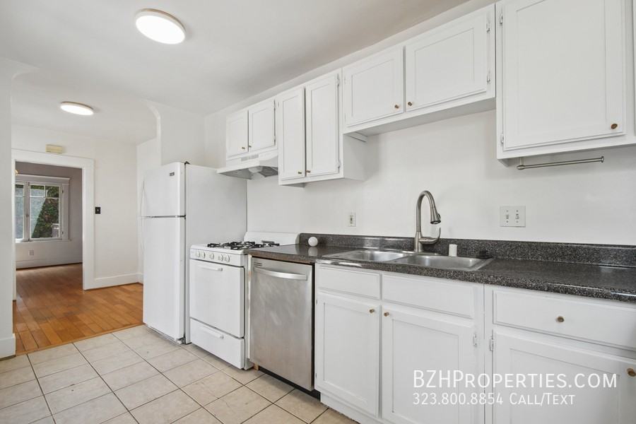 2515 Elsinore St - Photo 7 of 16