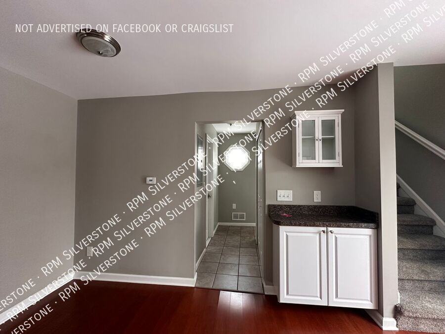 3113 Emmons Ave - Photo 5 of 22