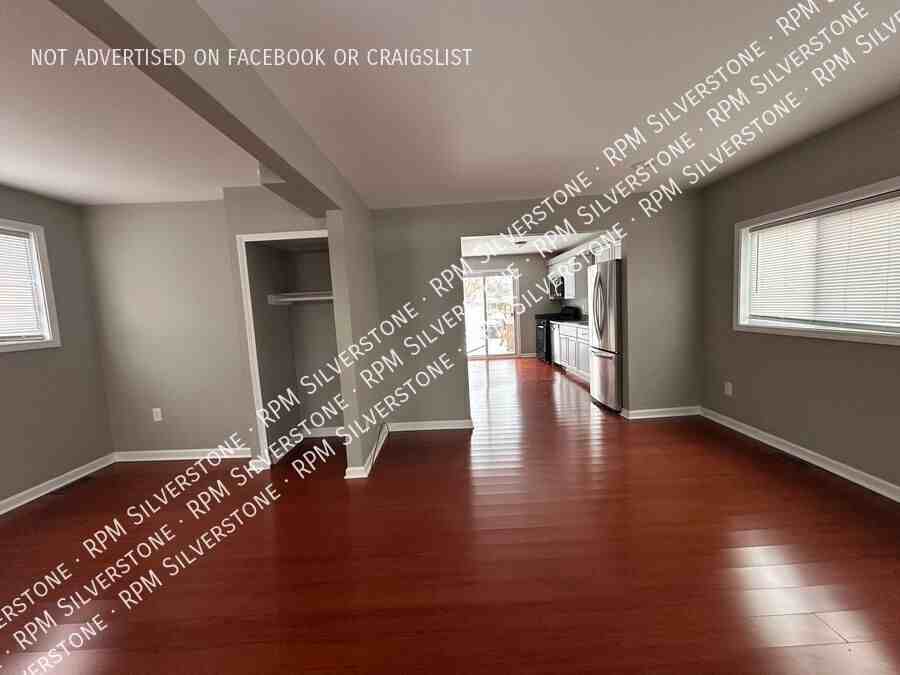 3113 Emmons Ave - Photo 7 of 22