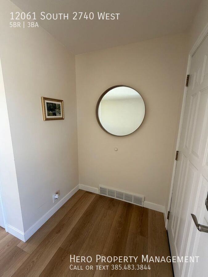 12061 S 2740 W - Photo 4 of 50