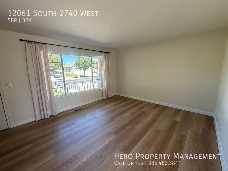 12061 S 2740 W - Photo 6 of 50