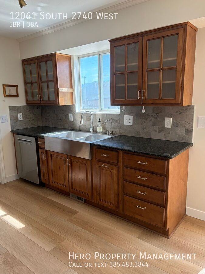12061 S 2740 W - Photo 7 of 50