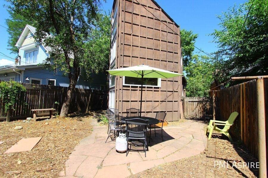 1722 Grove St - Photo 2 of 24
