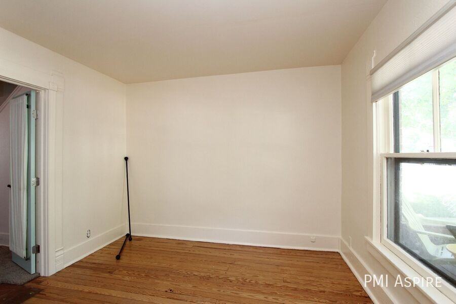 1722 Grove St - Photo 6 of 24