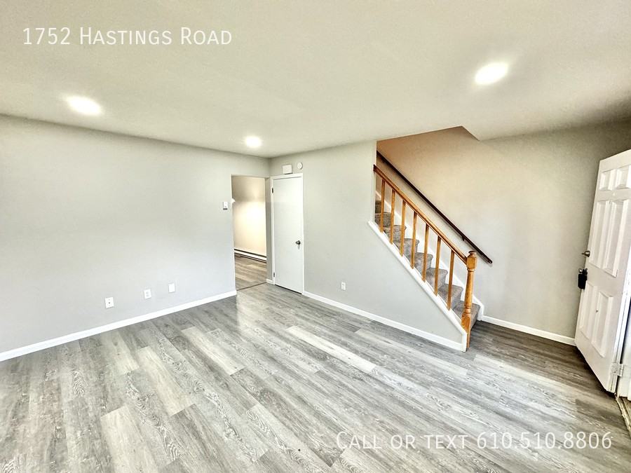 1752 Hastings Rd - Photo 2 of 9
