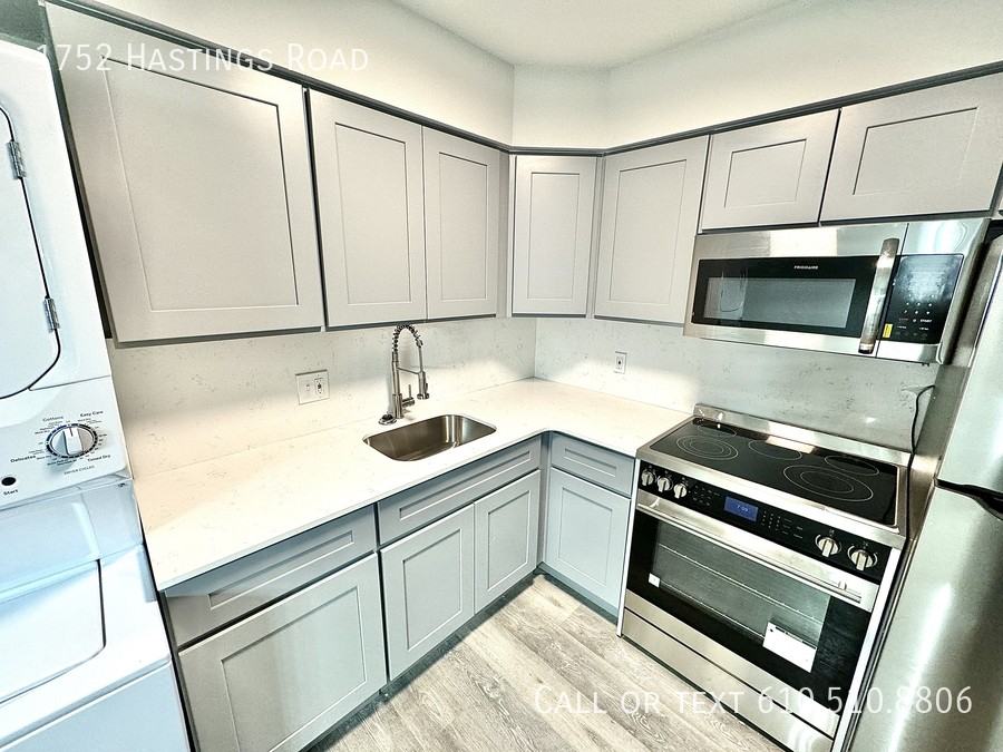 1752 Hastings Rd - Photo 4 of 9