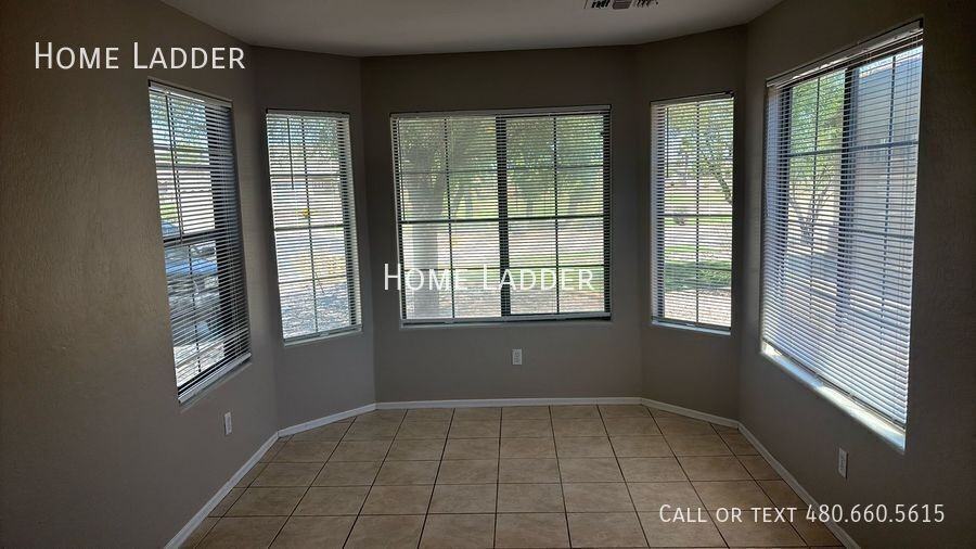 10805 W Wilshire Dr - Photo 4 of 18