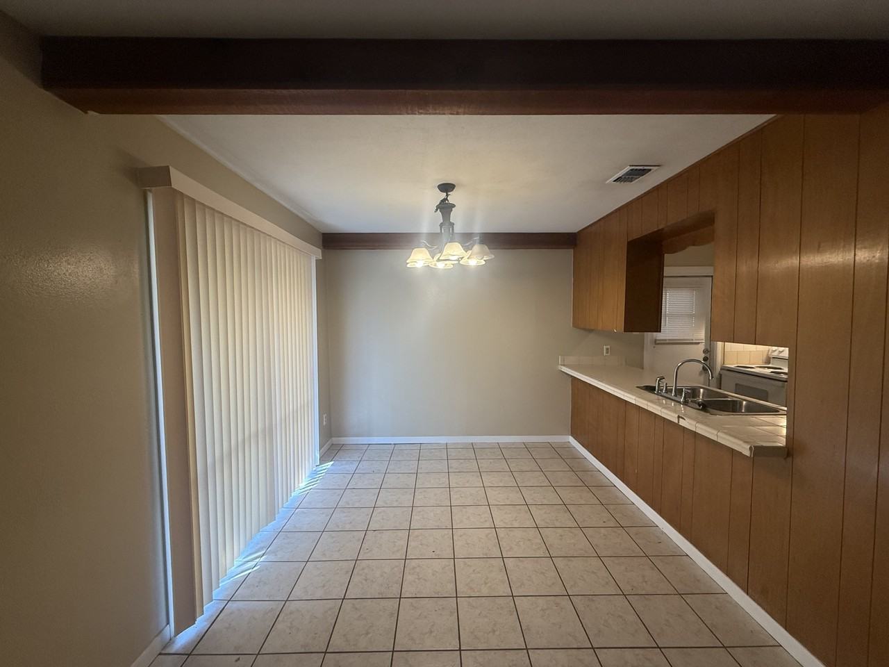 Hillyer St #1004 - Photo 4 of 18