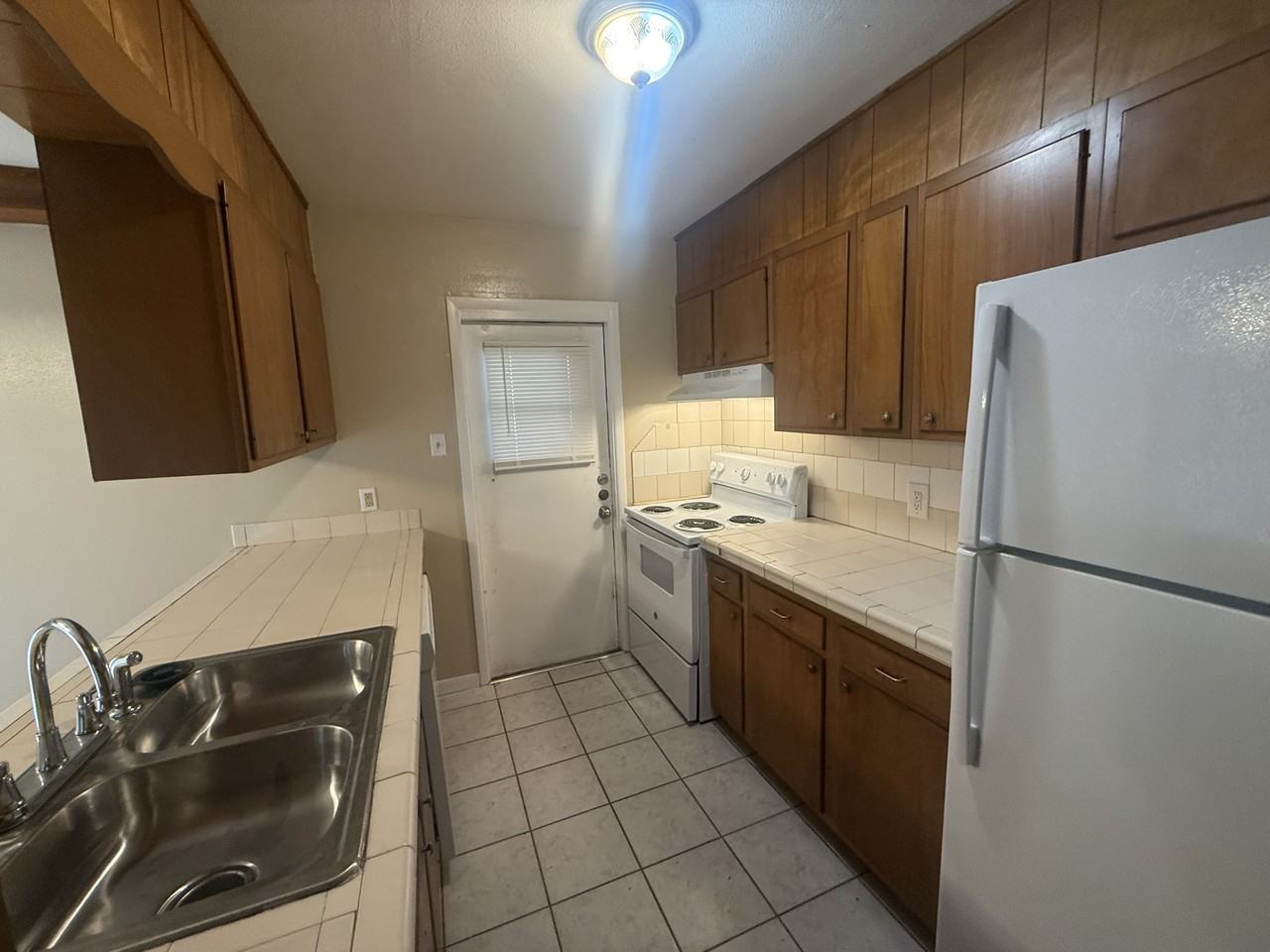 Hillyer St #1004 - Photo 7 of 18