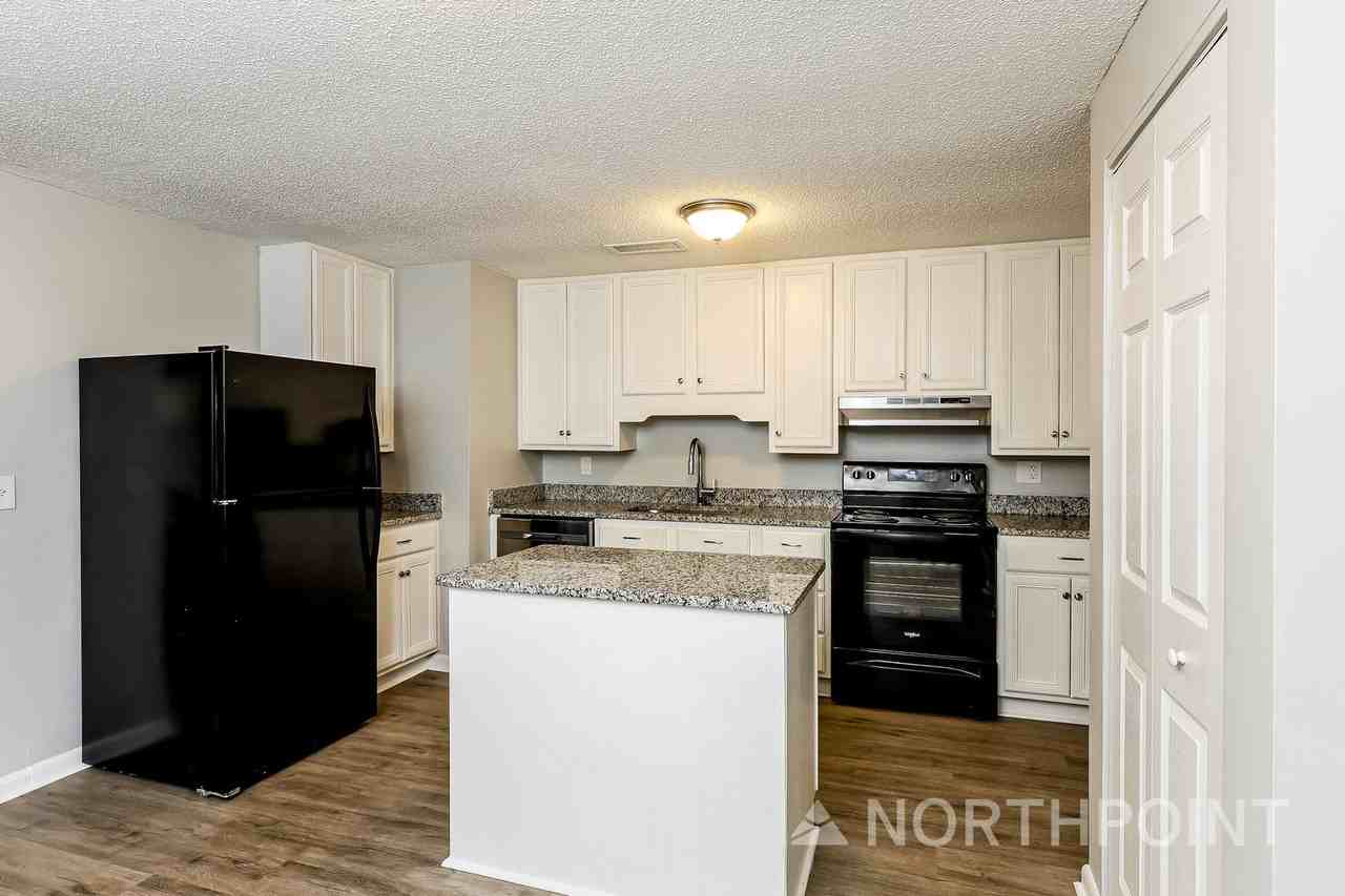 8326 Walden Rd E - Photo 3 of 16
