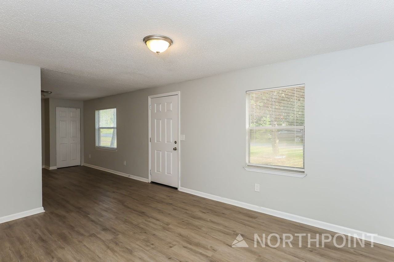 8326 Walden Rd E - Photo 2 of 16