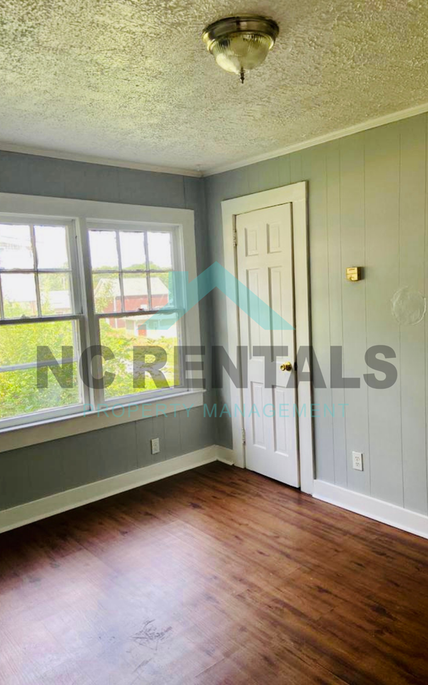 1415 Underwood Ave #01 - Photo 7 of 11
