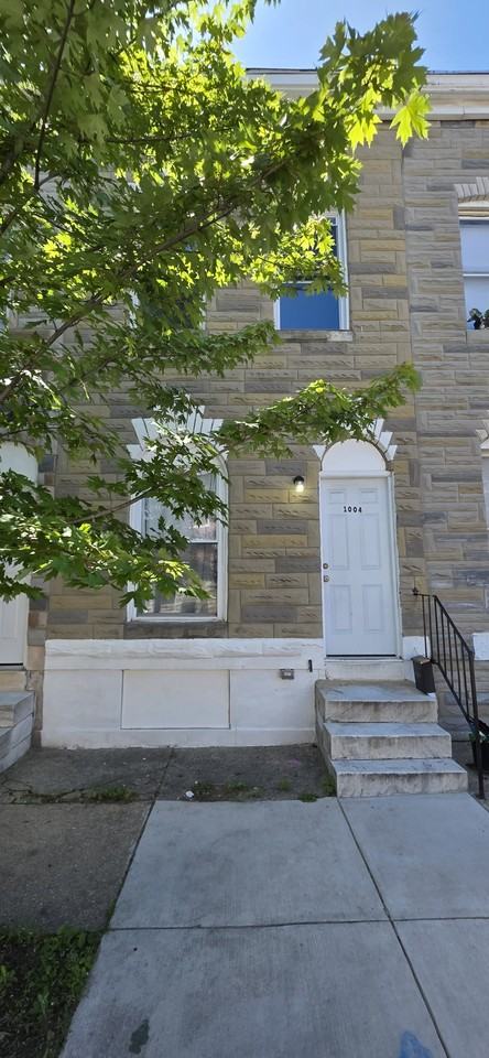 1004 Appleton St - Photo 4 of 14
