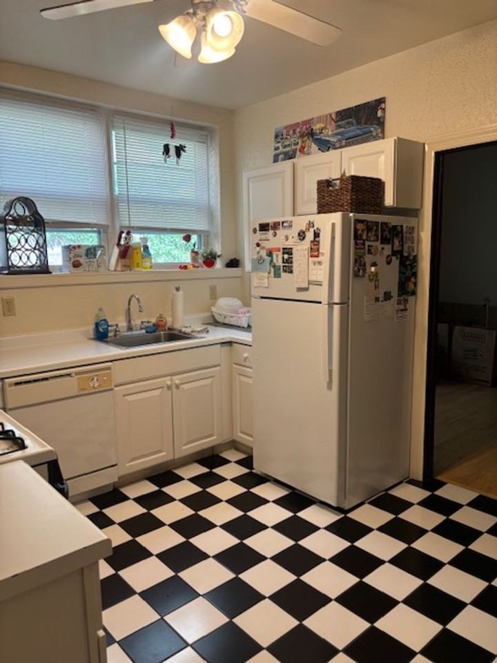 2550 Lake - Photo 7 of 37