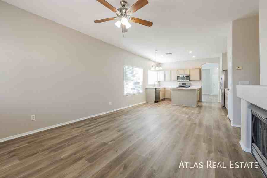 3810 E Waterman St - Photo 4 of 19