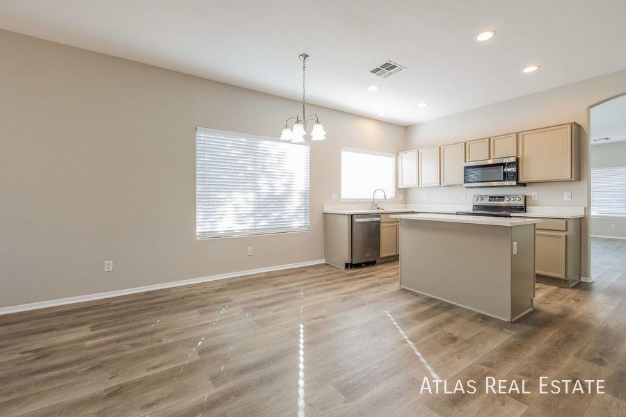 3810 E Waterman St - Photo 5 of 19