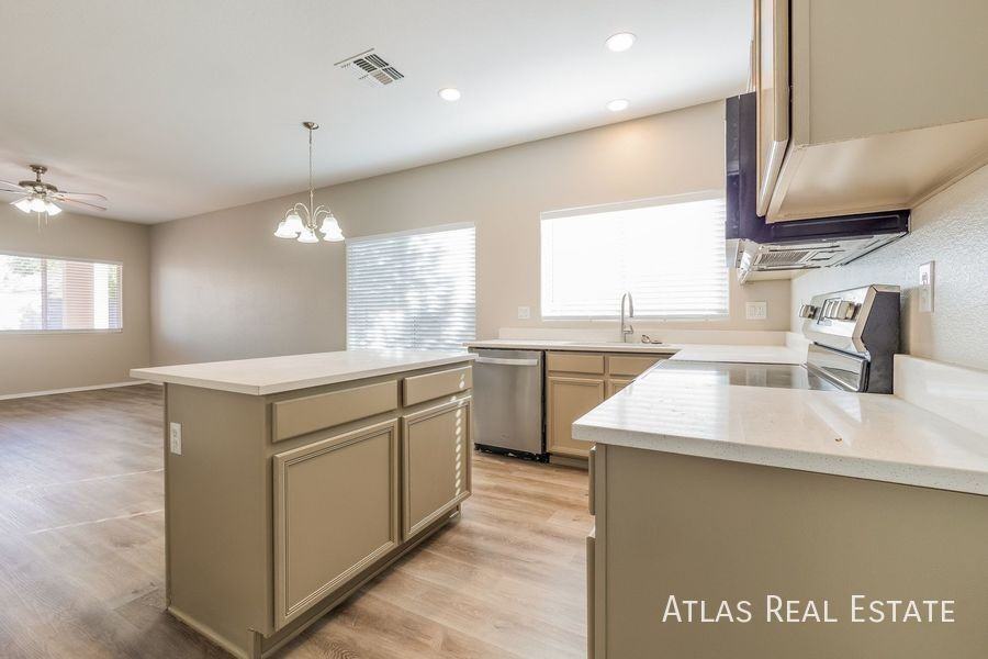 3810 E Waterman St - Photo 7 of 19