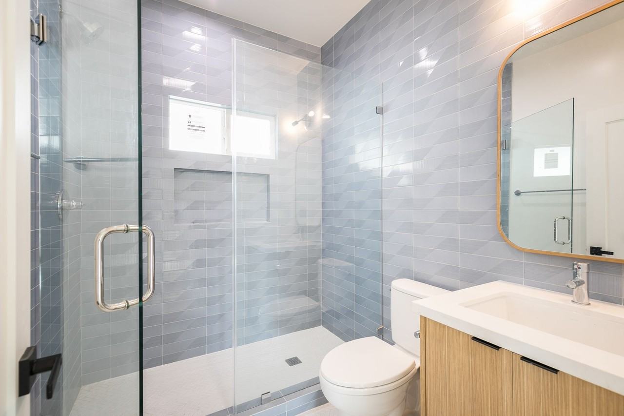1174 N Madison Ave beautifully remodeled oasis - Photo 5 of 14