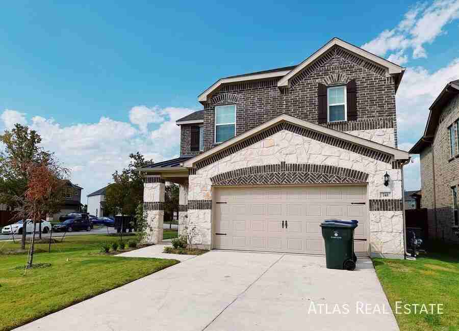 741 Creekwater Ln