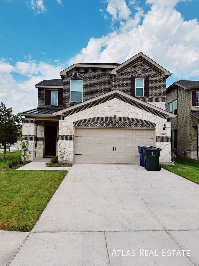 741 Creekwater Ln - Photo 5 of 22