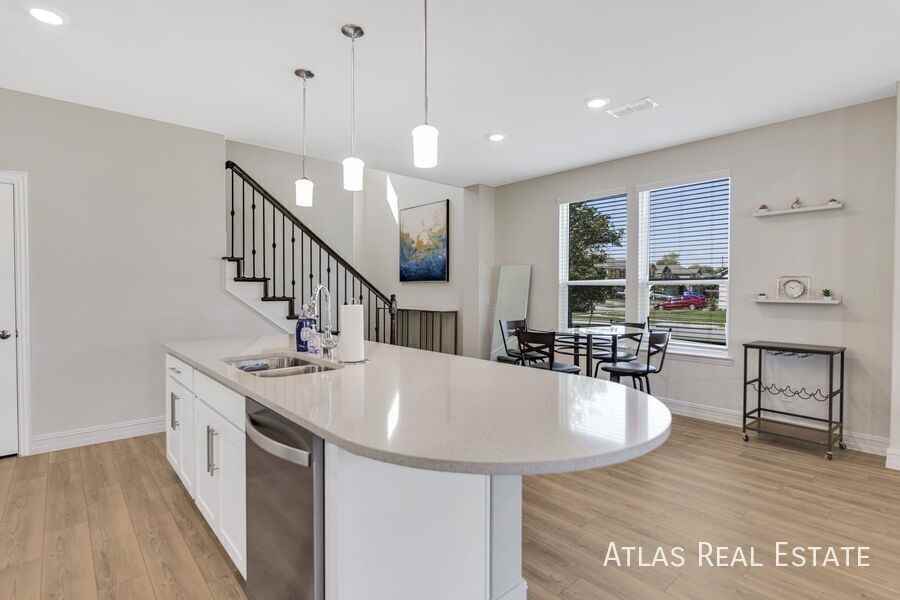 741 Creekwater Ln - Photo 6 of 22