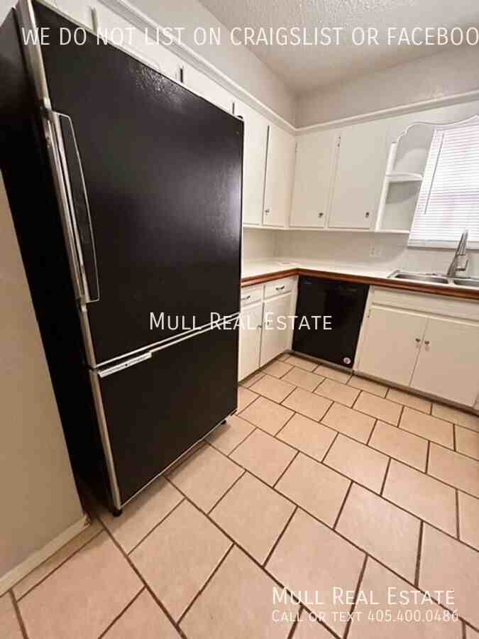 445 Nw 86th St - Photo 3 of 20