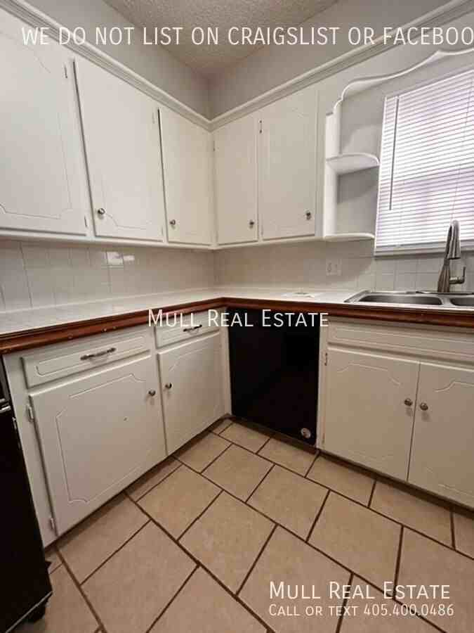 445 Nw 86th St - Photo 4 of 20