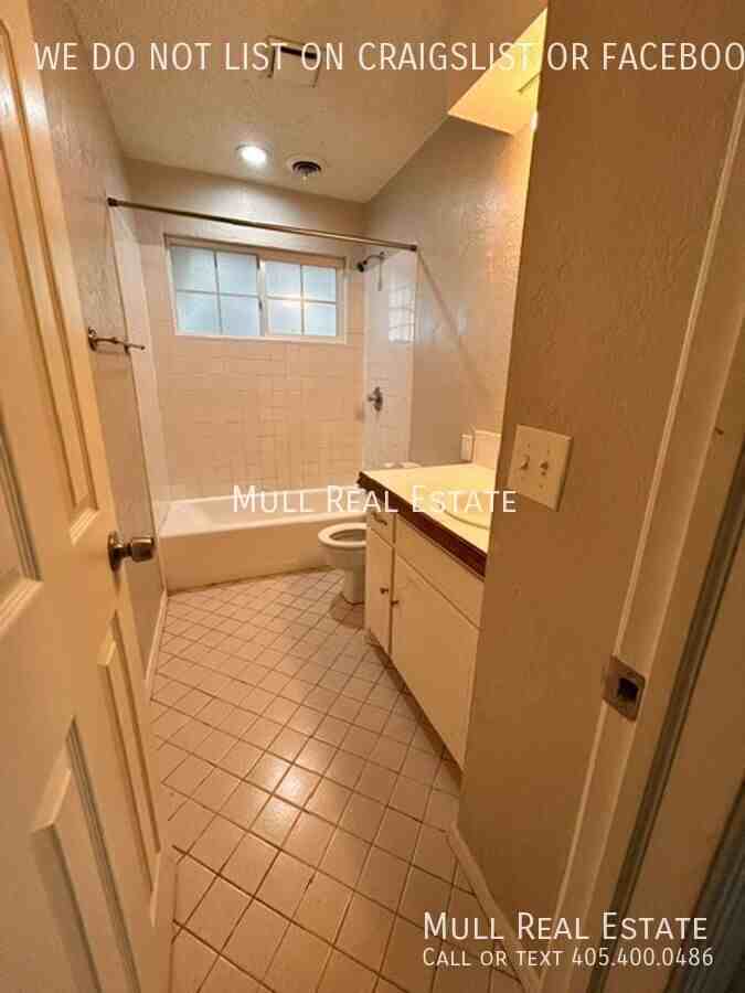 445 Nw 86th St - Photo 6 of 20