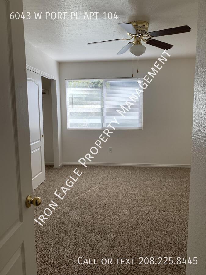 6043 W Port Ln Apt 104 - Photo 7 of 8