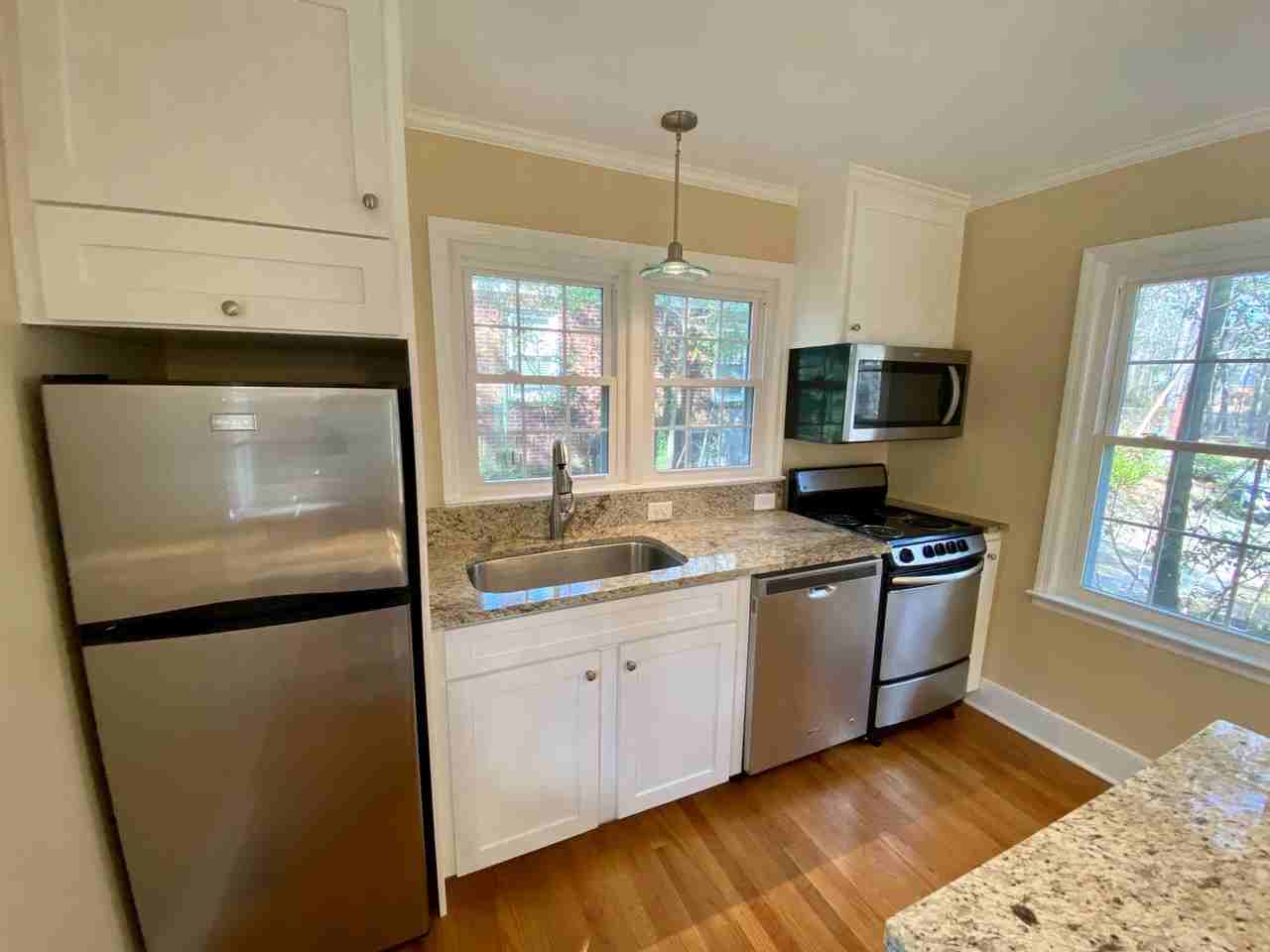 3848 Wilmot Ave - Photo 5 of 10