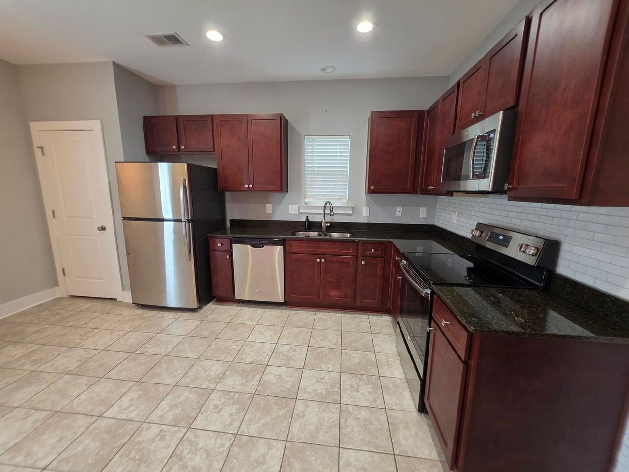 127 Rosewood Hills Dr - Photo 5 of 19