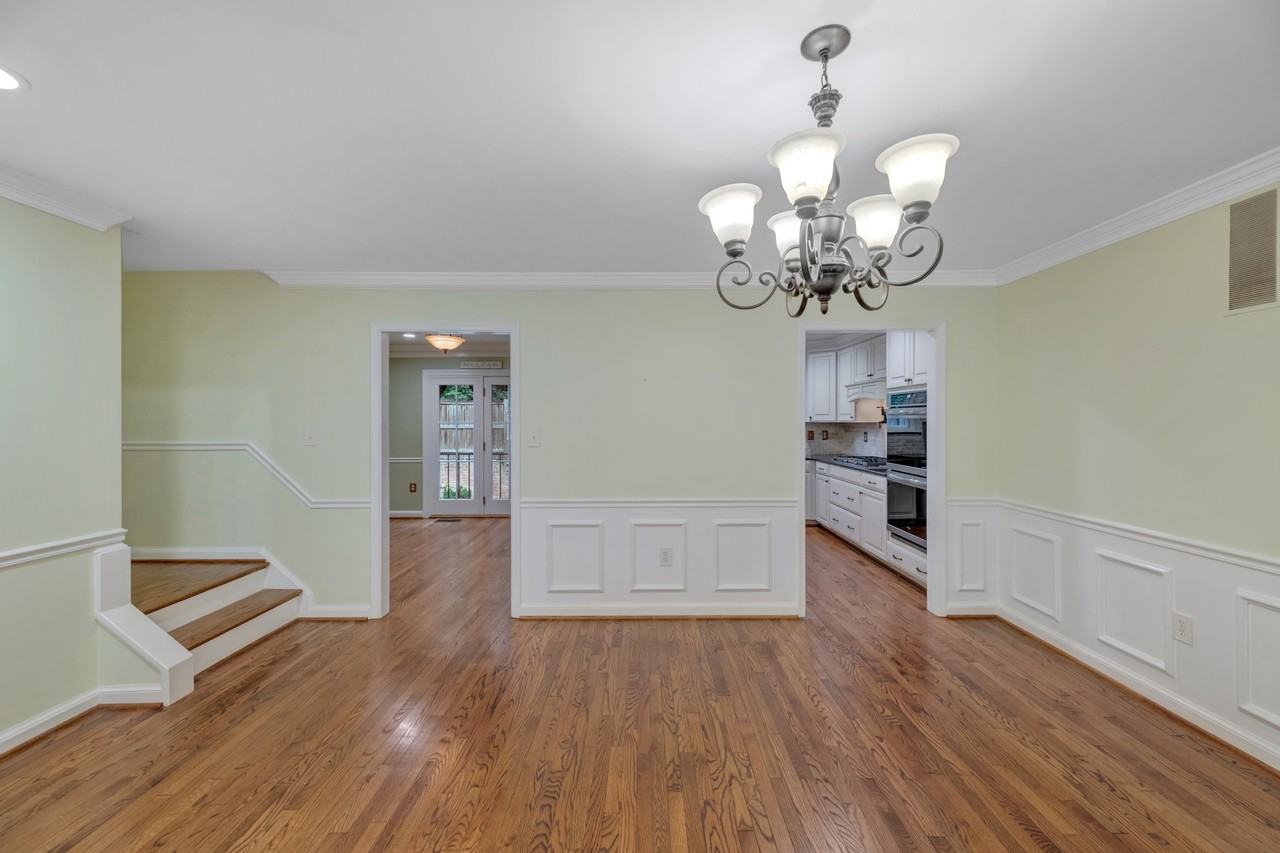 1427 Mclean Mews Ct - Photo 4 of 27