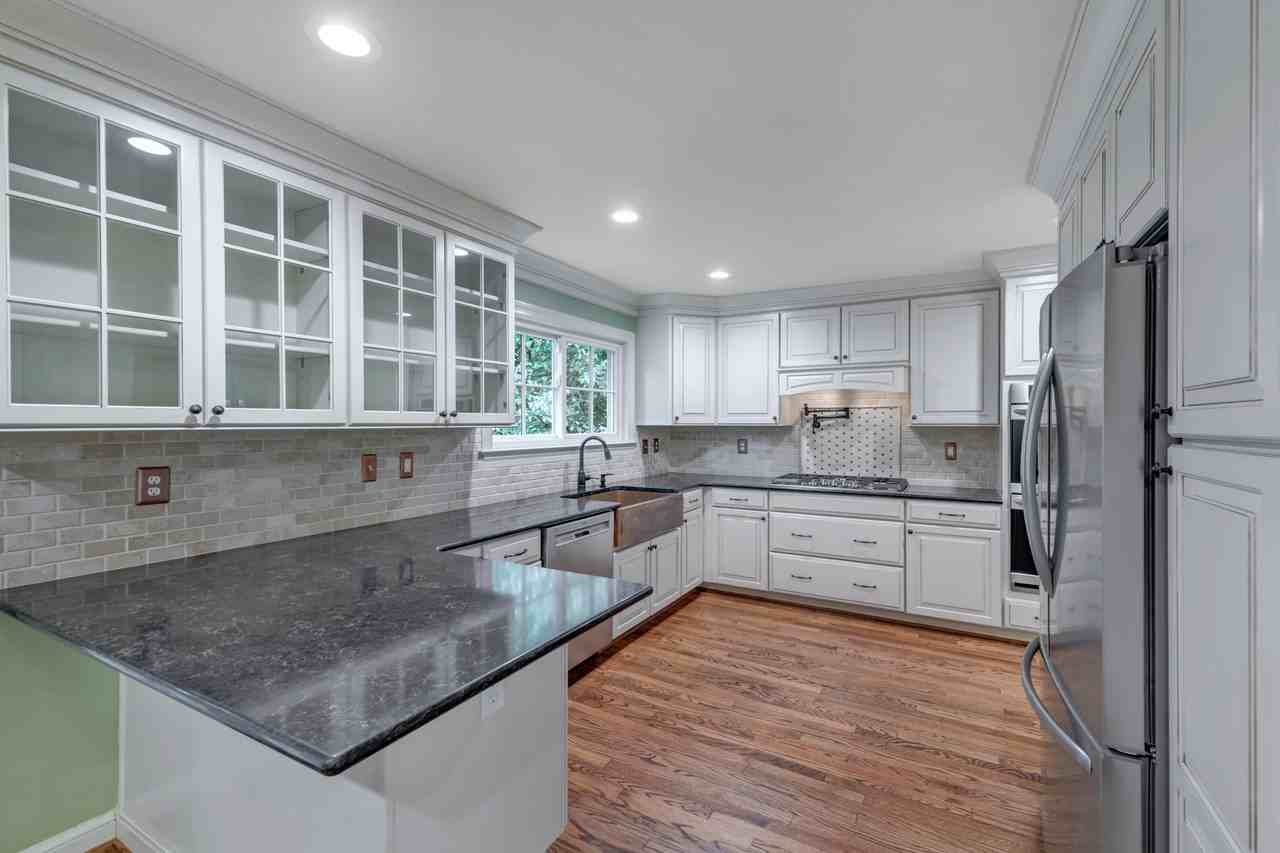 1427 Mclean Mews Ct - Photo 5 of 27