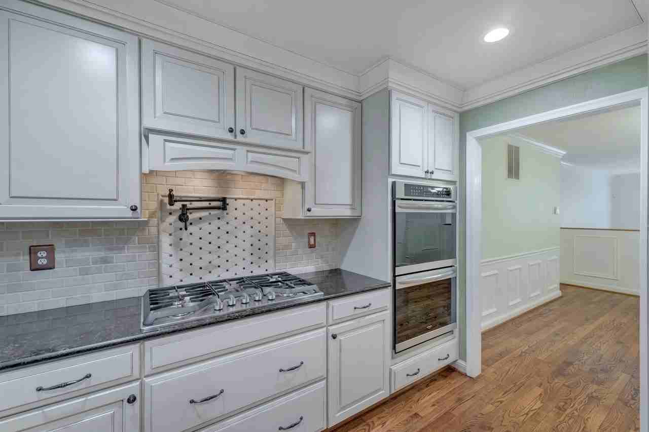 1427 Mclean Mews Ct - Photo 6 of 27