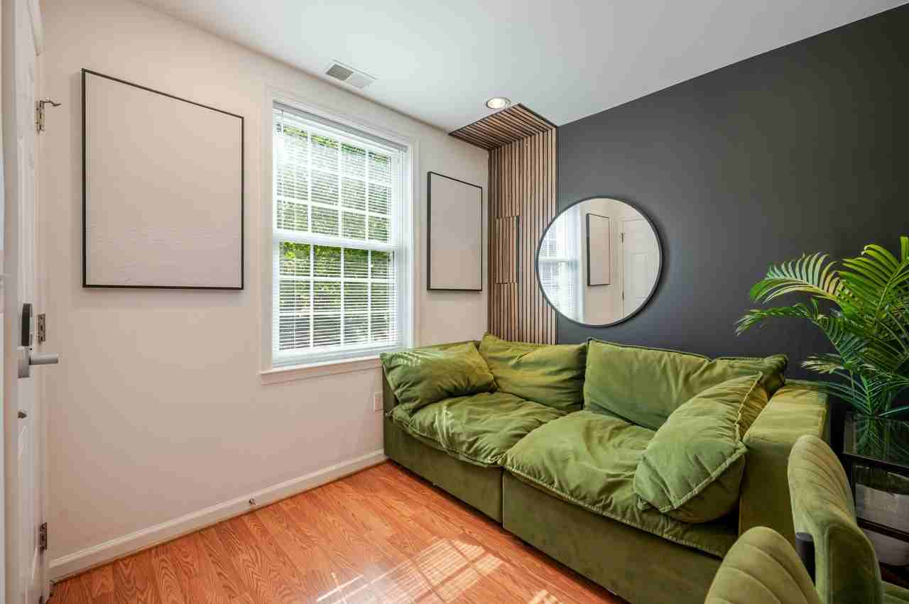 912 19th St Ne #A - Photo 3 of 18
