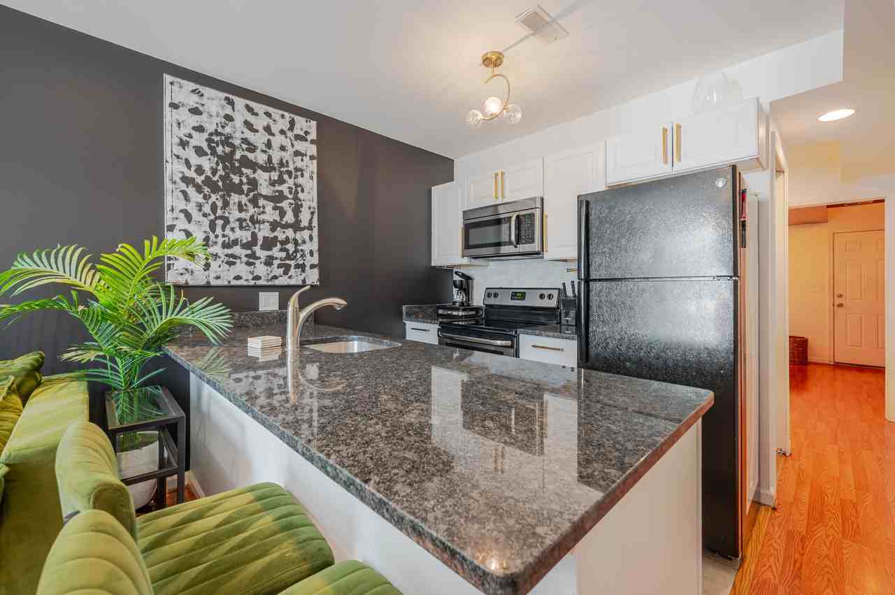 912 19th St Ne #A - Photo 4 of 18