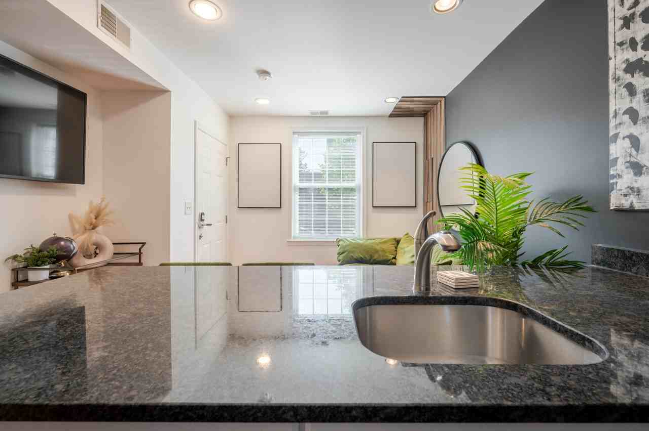 912 19th St Ne #A - Photo 5 of 18