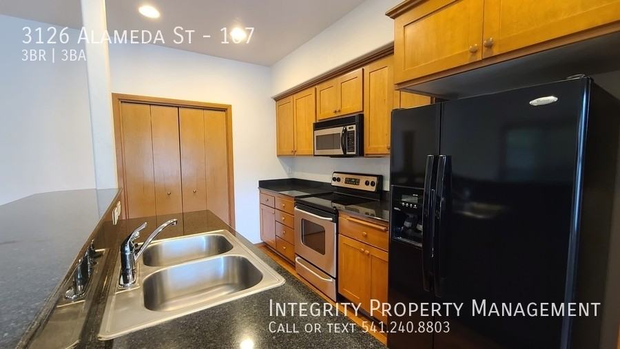 3126 Alameda St #107 - Photo 4 of 20
