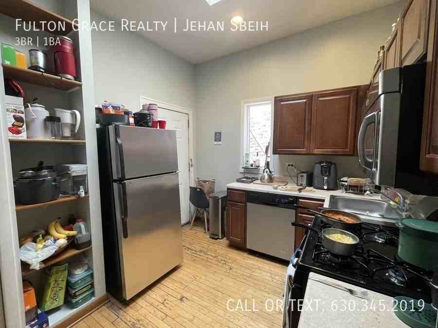 2136 N Bissell St #3 - Photo 5 of 16