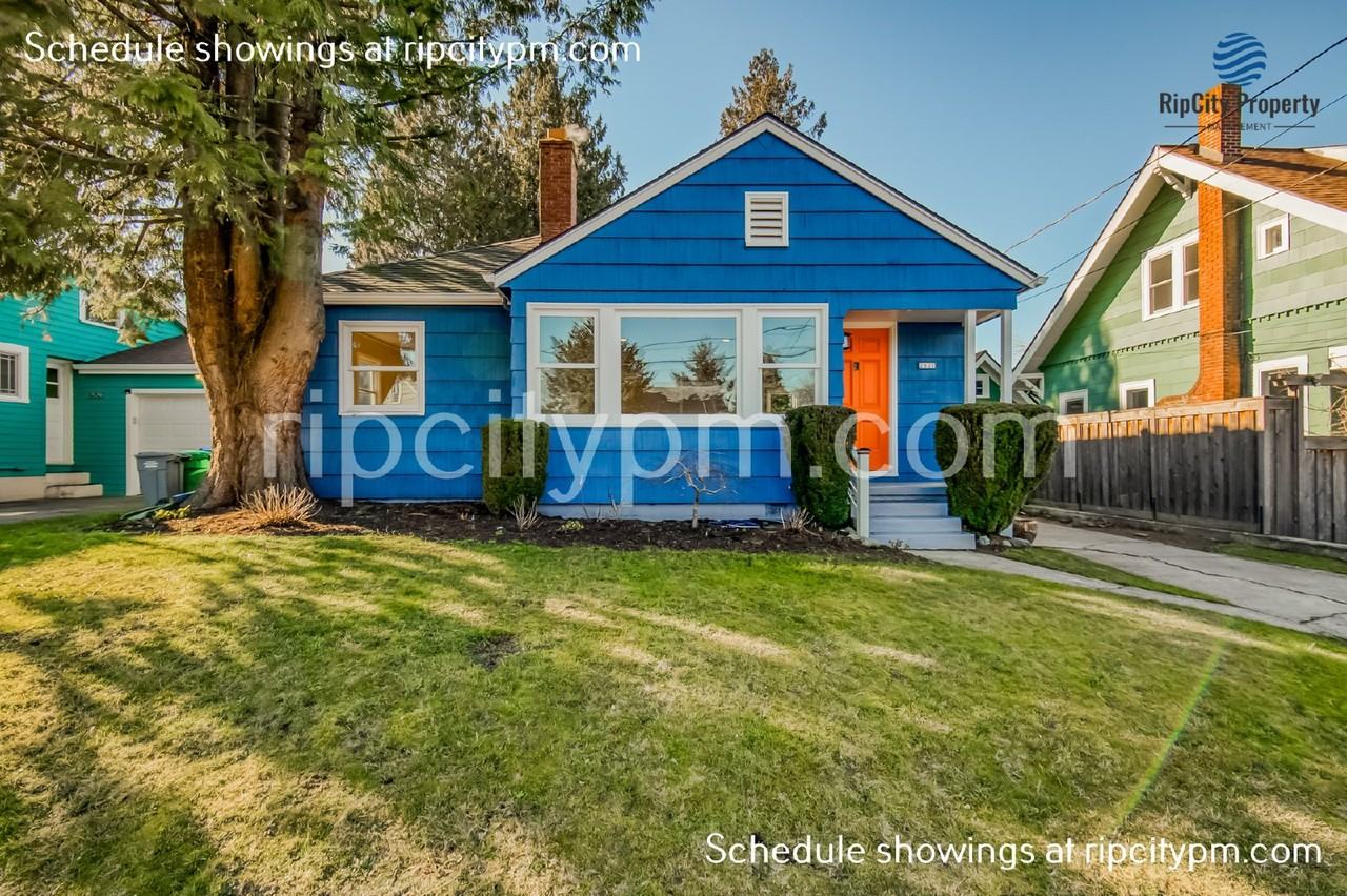 2521 Se 64th Ave - Photo 2 of 32
