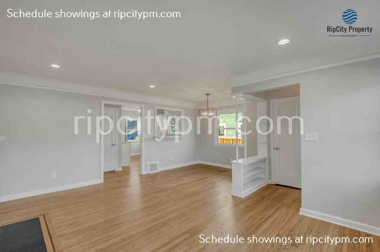 2521 Se 64th Ave - Photo 6 of 32