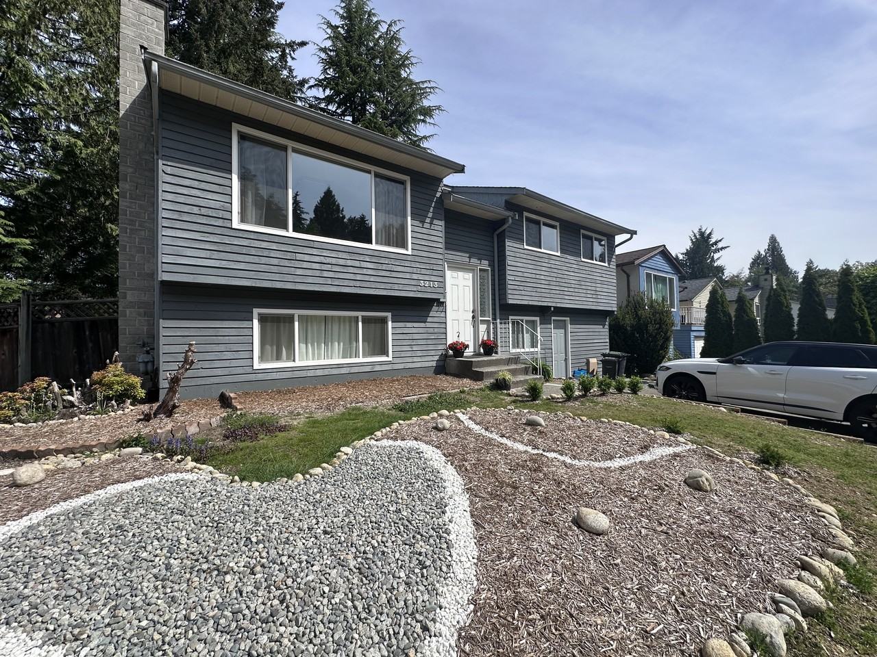 3213 Salt Spring Avenue - Photo 3 of 26