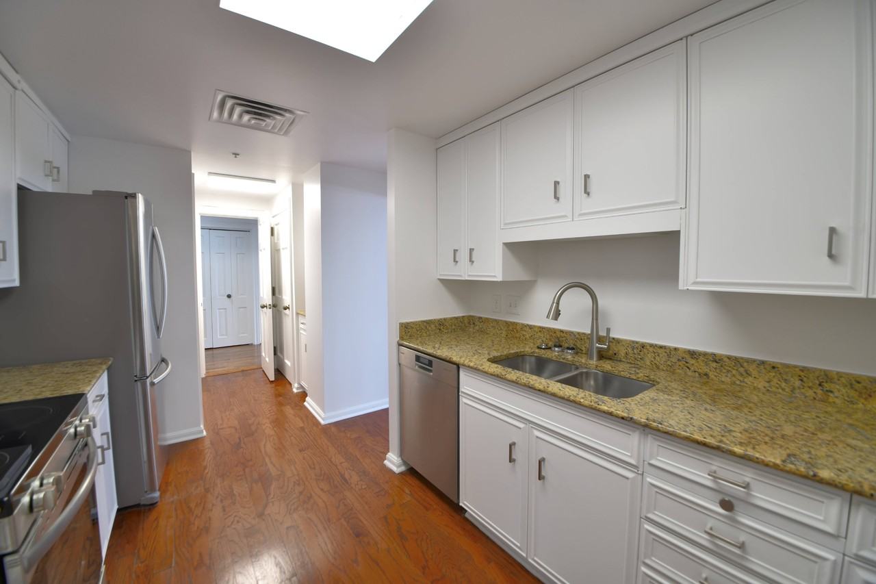 2121 S Yorktown Ave #602 - Photo 5 of 50