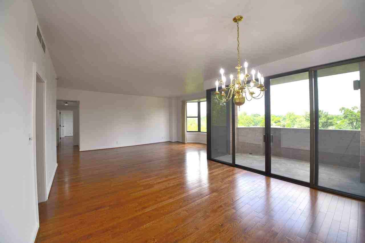 2121 S Yorktown Ave #602 - Photo 6 of 50