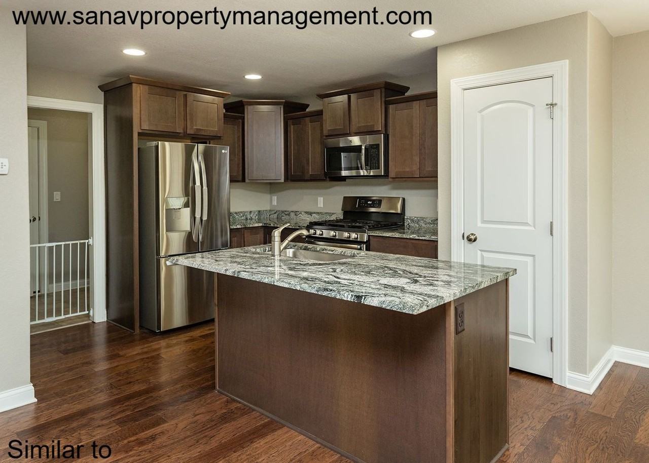 303 Marie Ave - Photo 3 of 33